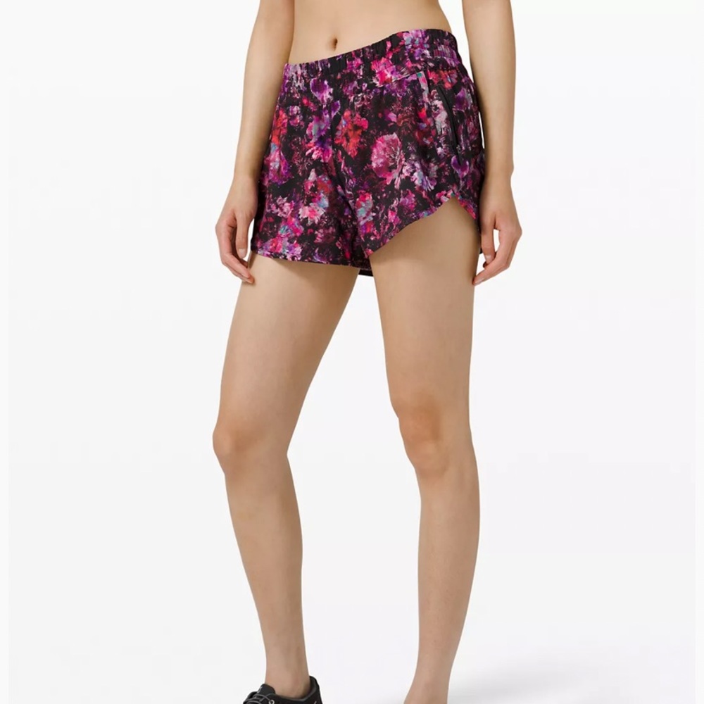 LULULEMON TRACKER SHORT